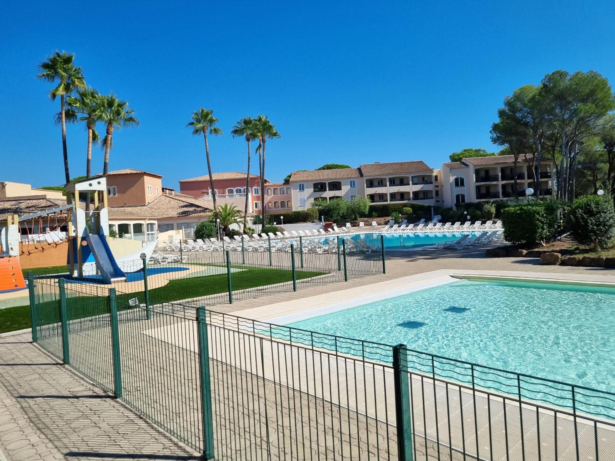 Studio 4P Vue Piscine St Raphael Valescure - Au Coeur Des Golfs Saint-Raphaël Eksteriør billede