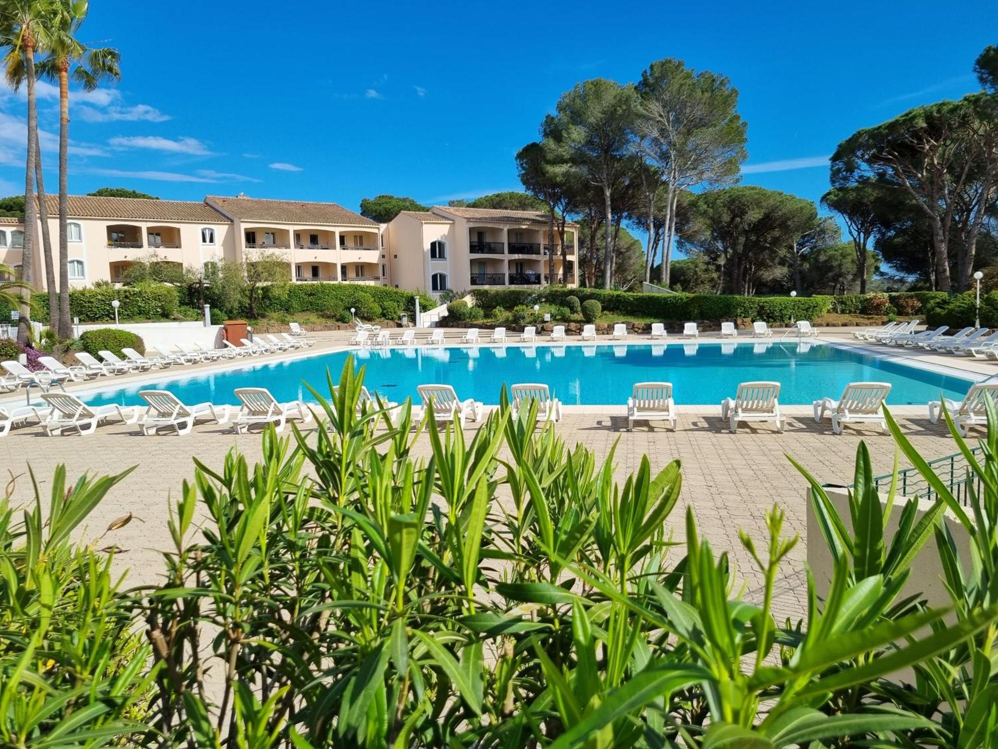 Studio 4P Vue Piscine St Raphael Valescure - Au Coeur Des Golfs Saint-Raphaël Eksteriør billede